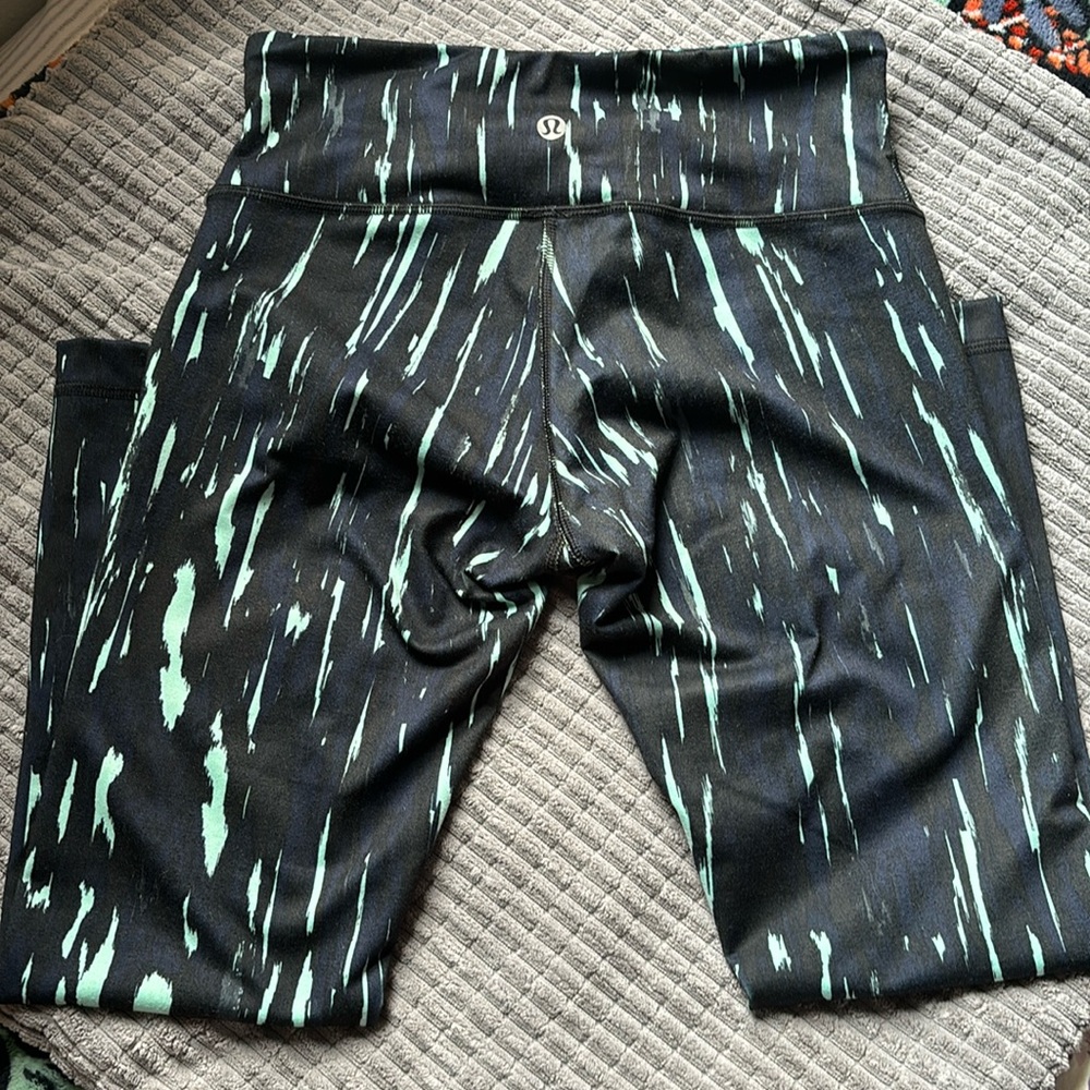 LuLuLemon Leggings Size 4 - Cute Pattern